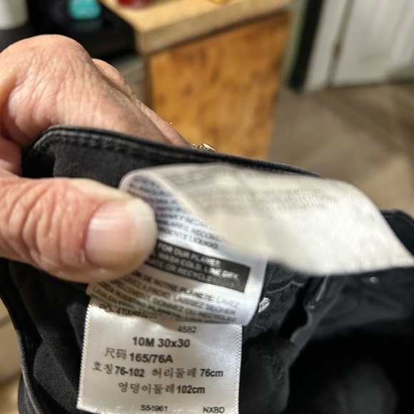 Levi's Black Denim Jeans with Tan Label - Picture 5 of 5